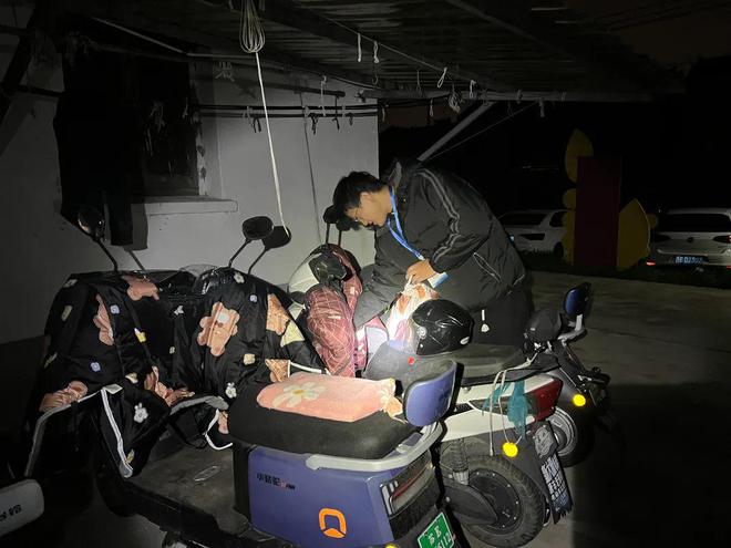 除了戴头盔2025年1月起电动车、三轮车、四轮车迎来“5禁”新要求出行注意(图8)