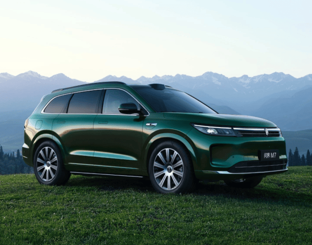 清凉一夏安心随行!“国民SUV”问界新M7解锁舒适出行(图1)