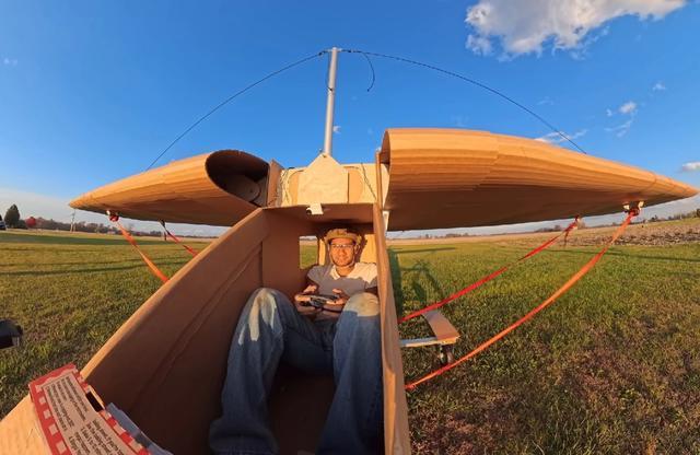 全尺寸纸板飞机成功短暂离地完成首次试飞(图2)