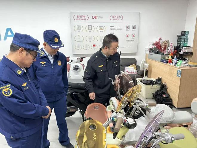 除了戴头盔！1月起电动车、三轮车、四轮车上路“3查2禁1扣车”！车主注意(图1)