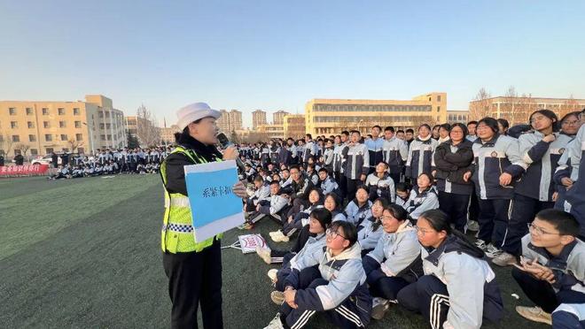别让电动车变“祸”车!万荣公安进校园为学生安全上把“锁”(图2)