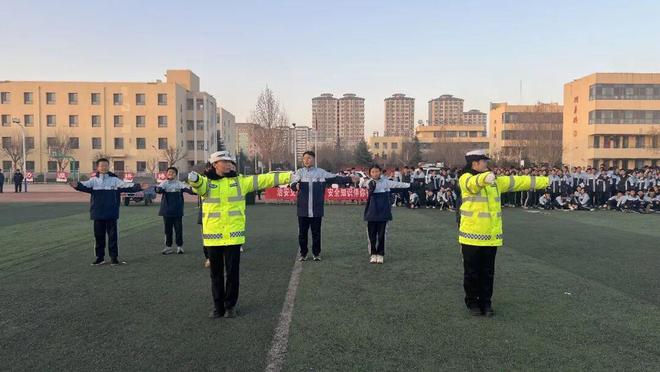 别让电动车变“祸”车!万荣公安进校园为学生安全上把“锁”(图1)