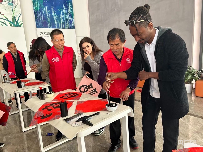 春联与坚守：留深志愿者的忙碌腊月(图3)